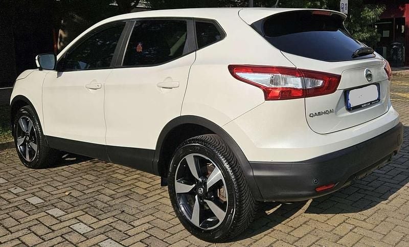 Usata Nissan Qashqai Tekna 131 CV (96 kW) 2016 Bianco SUV