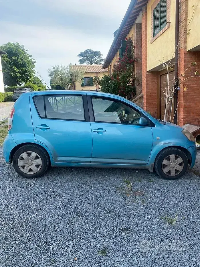 Usata Daihatsu Sirion 87 CV (63 kW) 2005 Blu Utilitaria