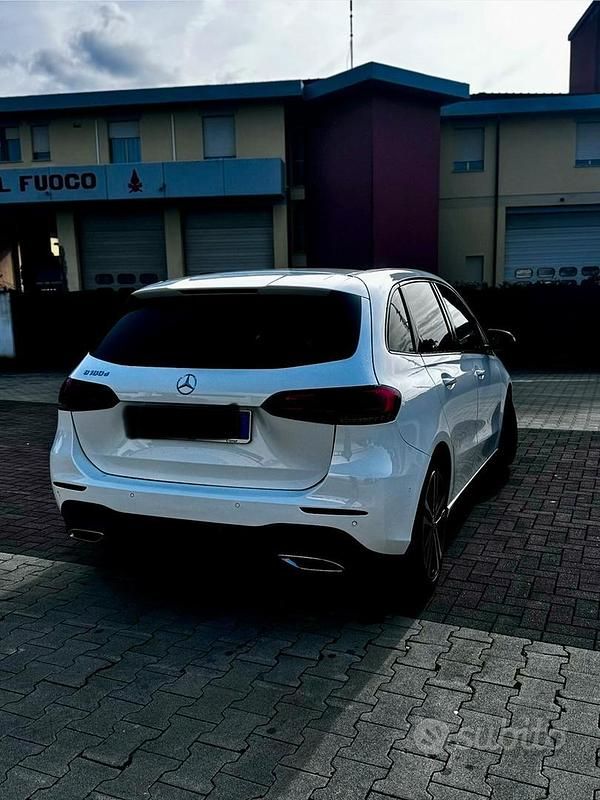 Usata Mercedes B180 Business 116 CV (85 kW) 2019 Bianco Monovolume