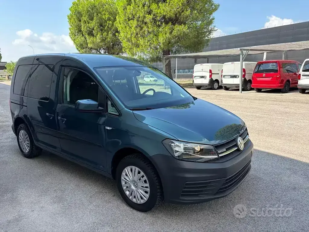 Usata VW Caddy Life 110 CV (80 kW) 2019 Blu metallizzato Monovolume