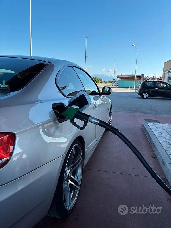 Usata BMW 320 M Sport 200 CV (147 kW) 2010 Grigio Coupé