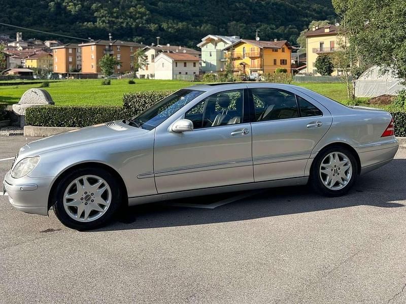Usata Mercedes S500 299 CV (219 kW) 2000 Argento Berlina