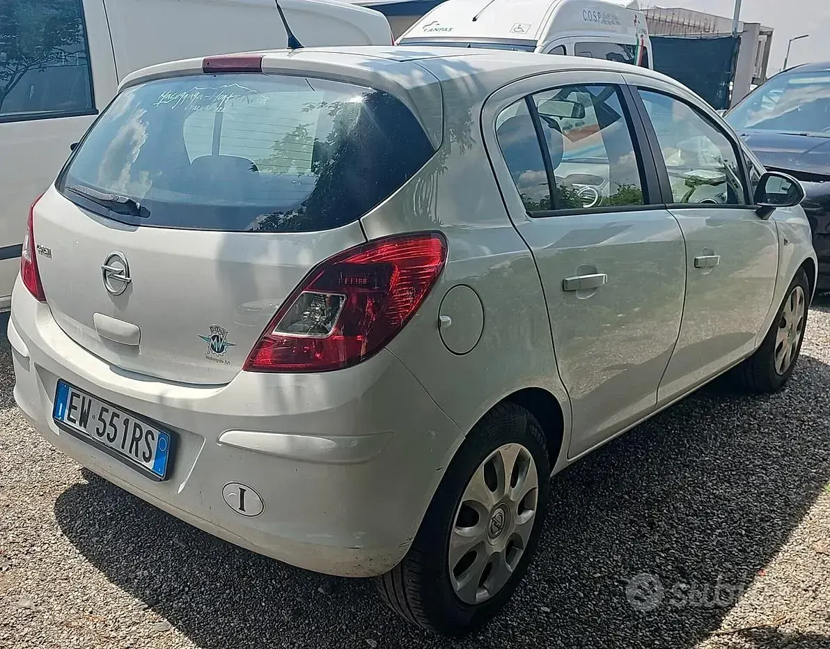 Używany Opel Corsa Sport 100 KM (73 kW) 2014 Biały Hatchback