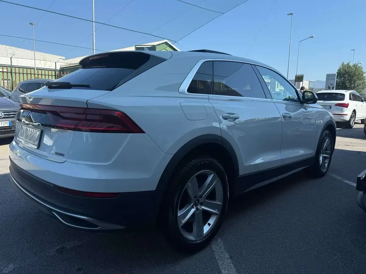Usata Audi Q8 Ambiente 231 CV (169 kW) 2020 Bianco SUV