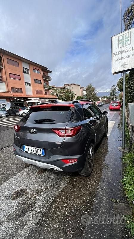 Usata Kia Stonic Style 120 CV (88 kW) 2019 Grigio SUV