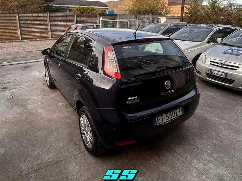 Usata Fiat Punto Lounge 69 CV (50 kW) 2014 Blu/azzurro Utilitaria