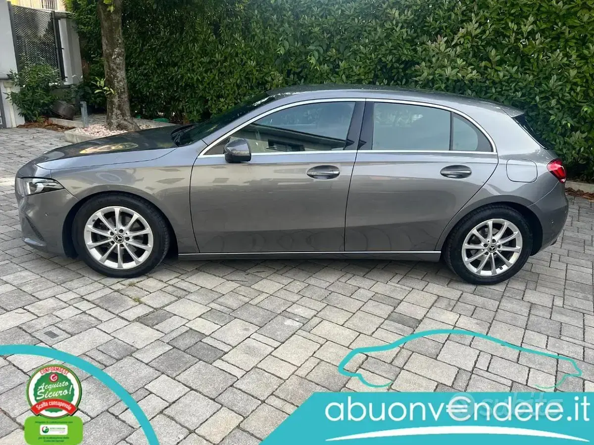 Usata Mercedes A180 Business 116 CV (85 kW) 2020 Grigio Berlina