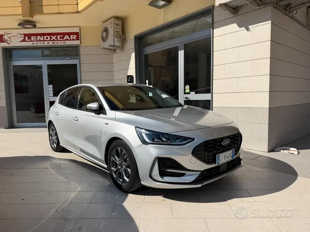 Usata Ford Focus ST 116 CV (85 kW) 2024 Grigio Berlina
