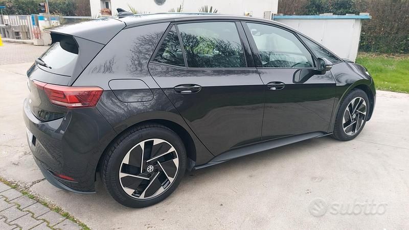 Usata VW ID.3 Pro Performance 150 kW (204 CV) 2023 Nero Utilitaria