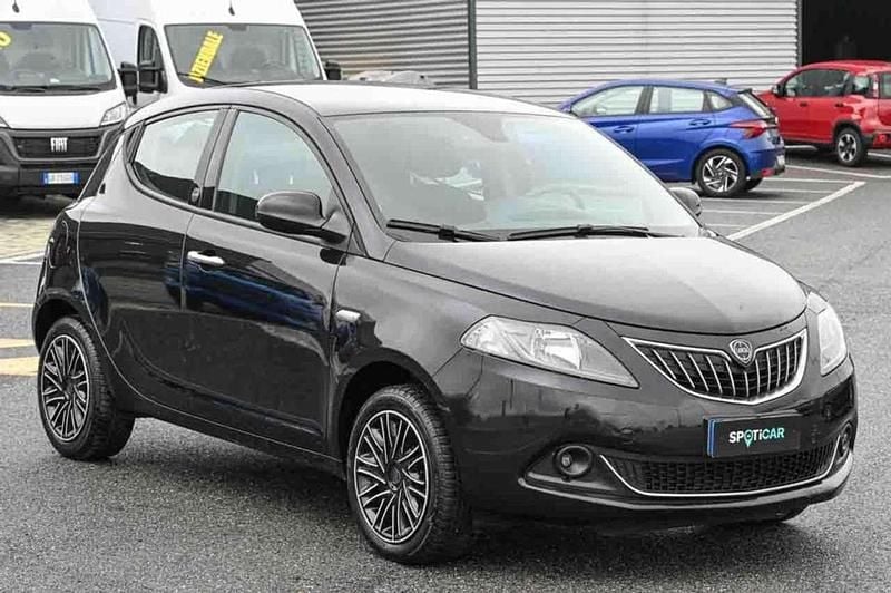 Usata Lancia Ypsilon Gold 69 CV (50 kW) 2021 Nero Utilitaria