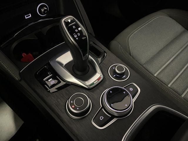 Usata Alfa Romeo Stelvio Business 190 CV (139 kW) 2021 Bianco / pastello SUV