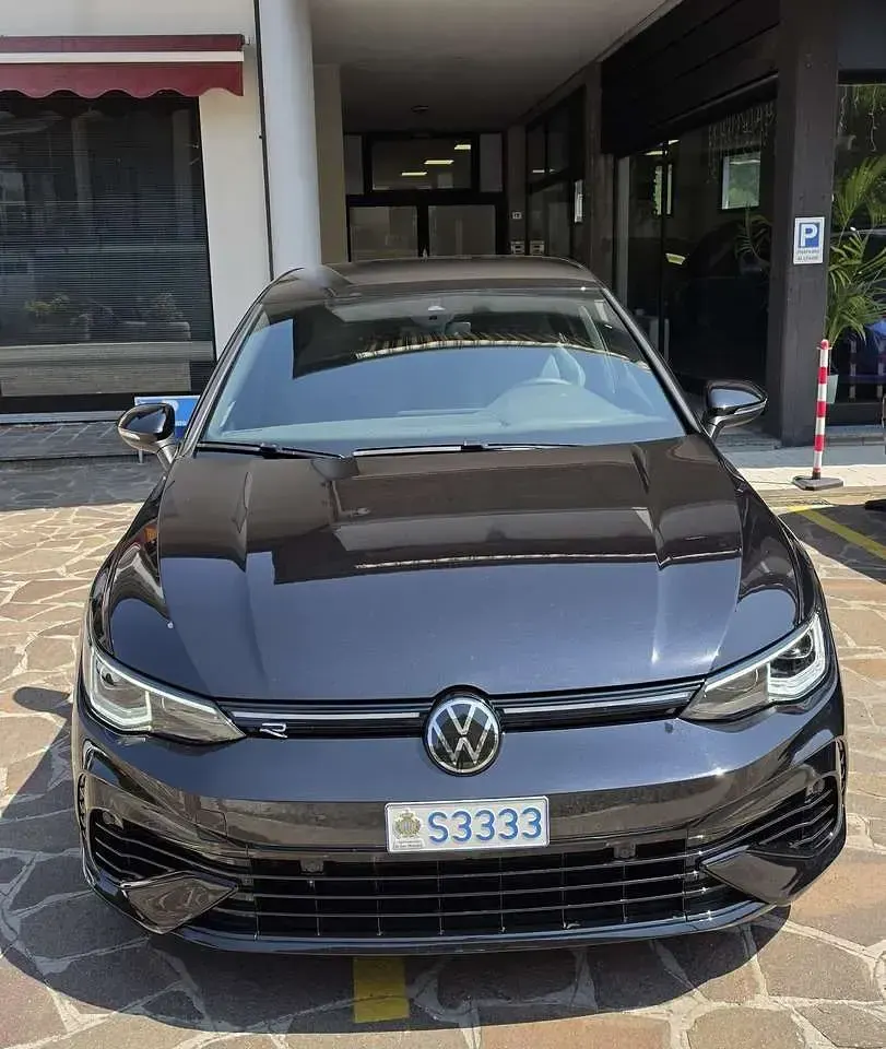 Usata VW Golf VIII R 333 CV (244 kW) 2023 Nero Berlina