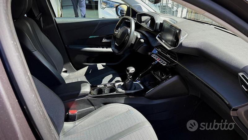 Usata Peugeot 208 Allure 101 CV (74 kW) 2022 Grigio Utilitaria
