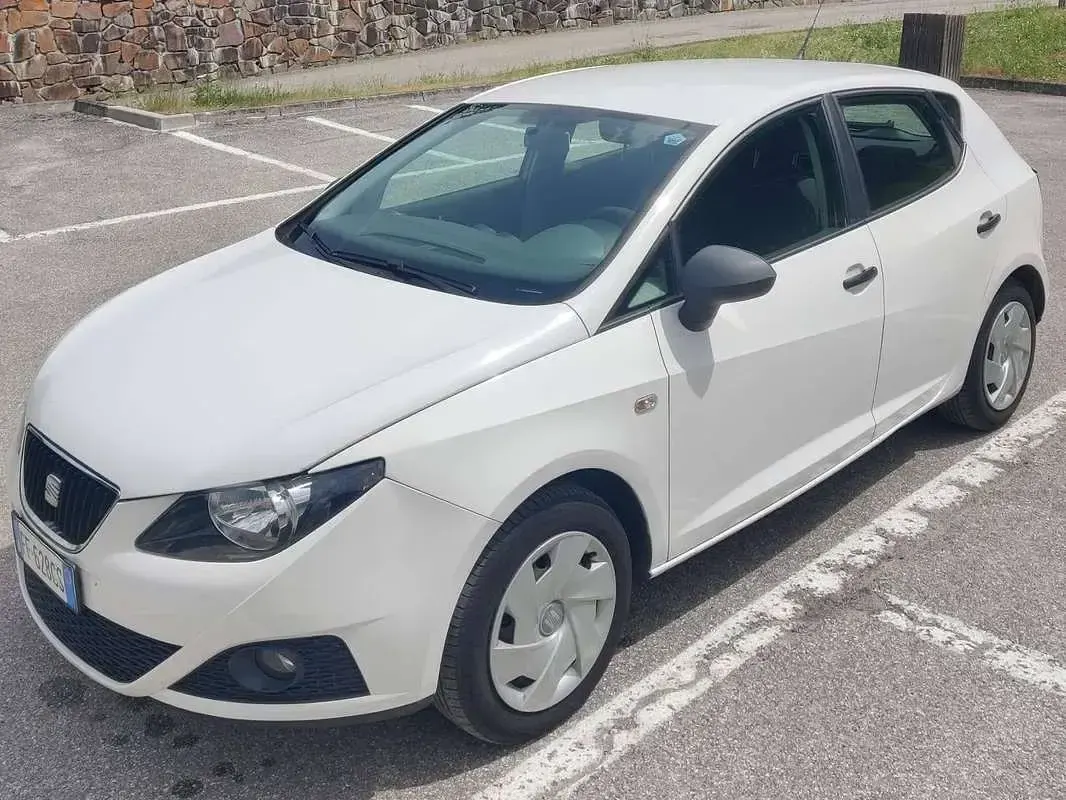 Usata Seat Ibiza SC Reference 69 CV (50 kW) 2011 Bianco Utilitaria