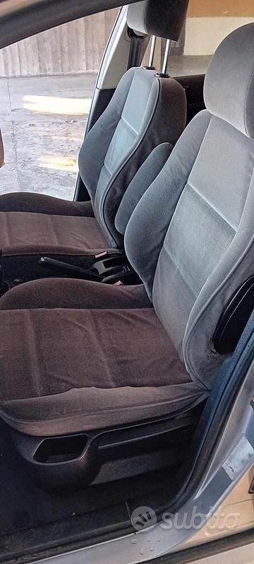 Usata Peugeot 307 109 CV (80 kW) 2002 Grigio Berlina