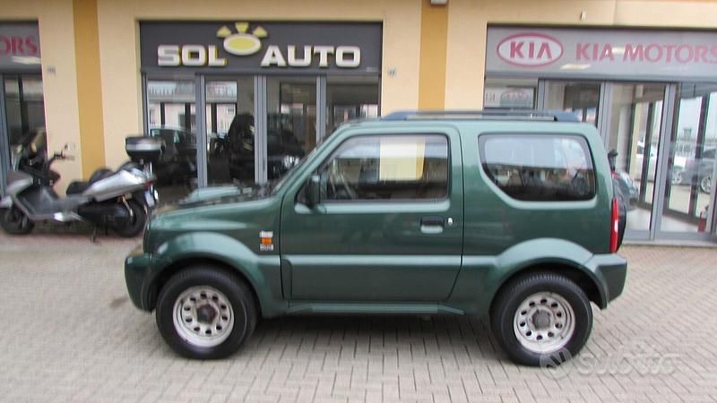 Usata Suzuki Jimny 86 CV (63 kW) 2010 Verde SUV