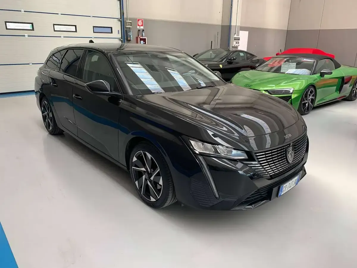 Usata Peugeot 308 SW Allure 131 CV (96 kW) 2024 Nero metallizzato Station wagon