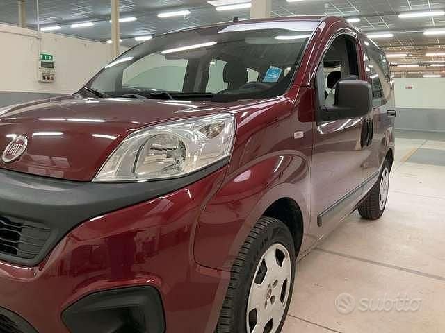 Usata Fiat Qubo Easy 70 CV (51 kW) 2018 Rosso Monovolume