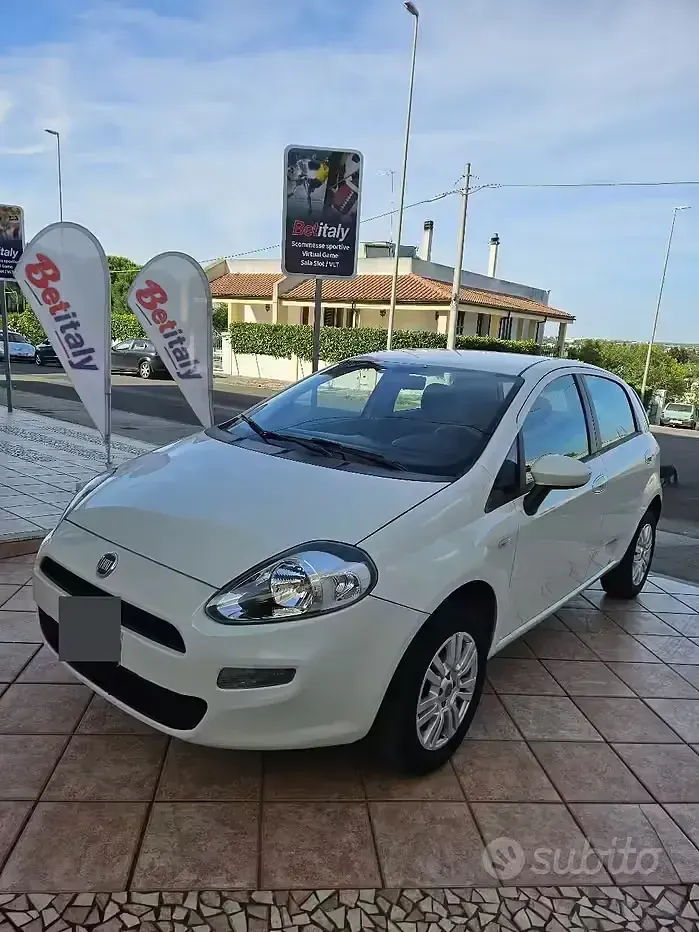 Usata Fiat Punto 77 CV (56 kW) 2012 Bianco Utilitaria