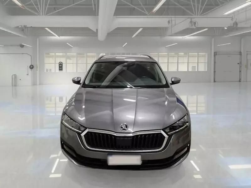 Usata Skoda Octavia Executive 150 CV (110 kW) 2021 Grigio Station wagon