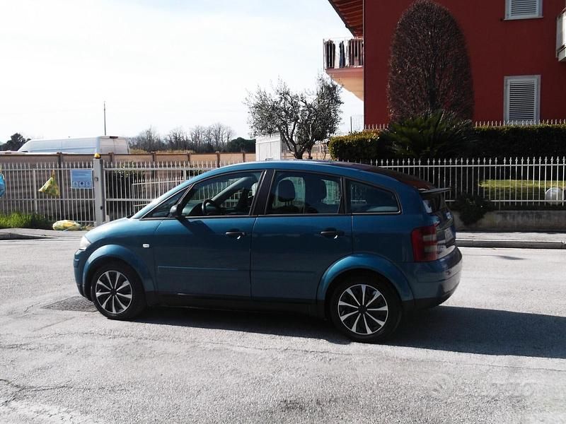 Usata Audi A2 74 CV (54 kW) 2002 Blu Utilitaria