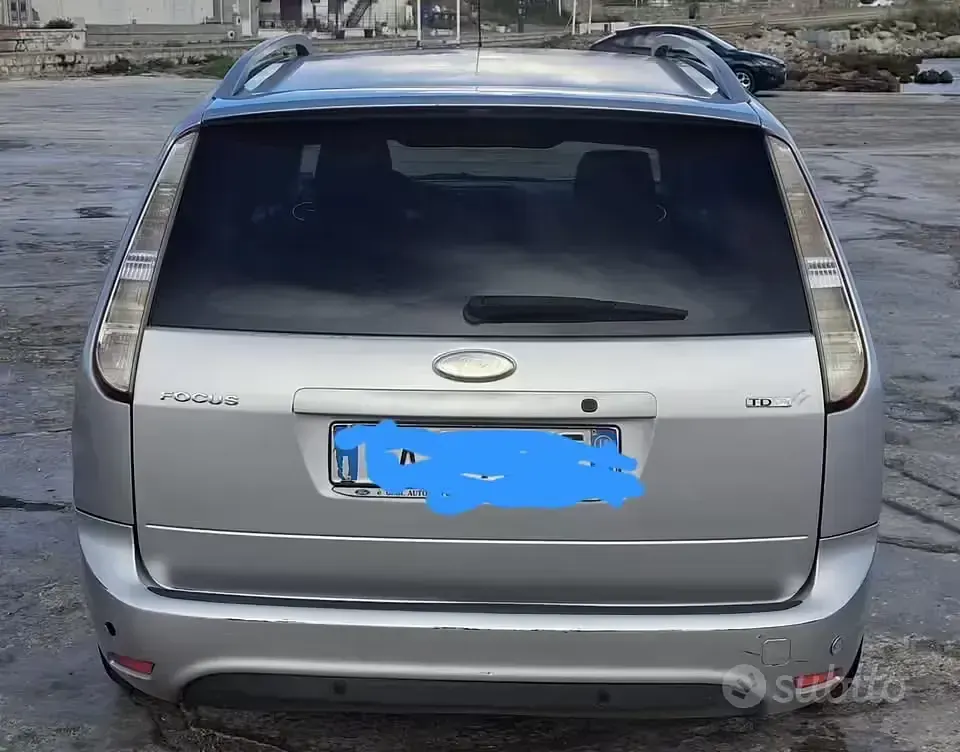 Usata Ford Focus Titanium 100 CV (73 kW) 2010 Grigio Station wagon