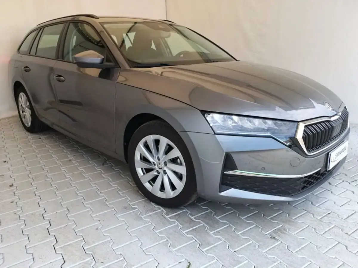 Usata Skoda Octavia Selection 150 CV (110 kW) 2024 Grigio scuro Station wagon