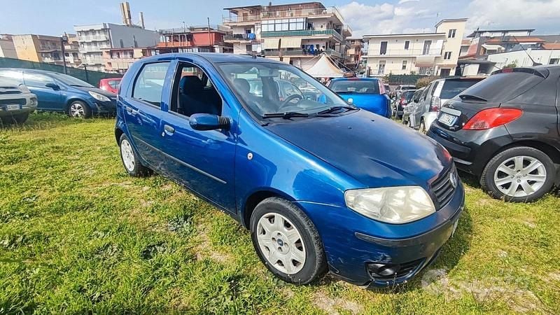 Usata Fiat Punto 69 CV (50 kW) 2005 Blu Utilitaria