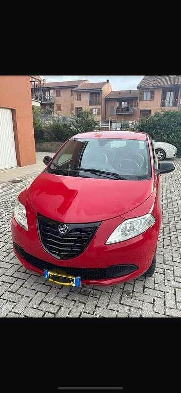 Usata Lancia Ypsilon Gold 80 CV (58 kW) 2015 Utilitaria