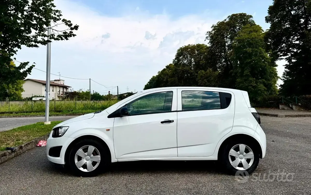 Usata Chevrolet Aveo LS 84 CV (61 kW) 2013 Bianco Berlina