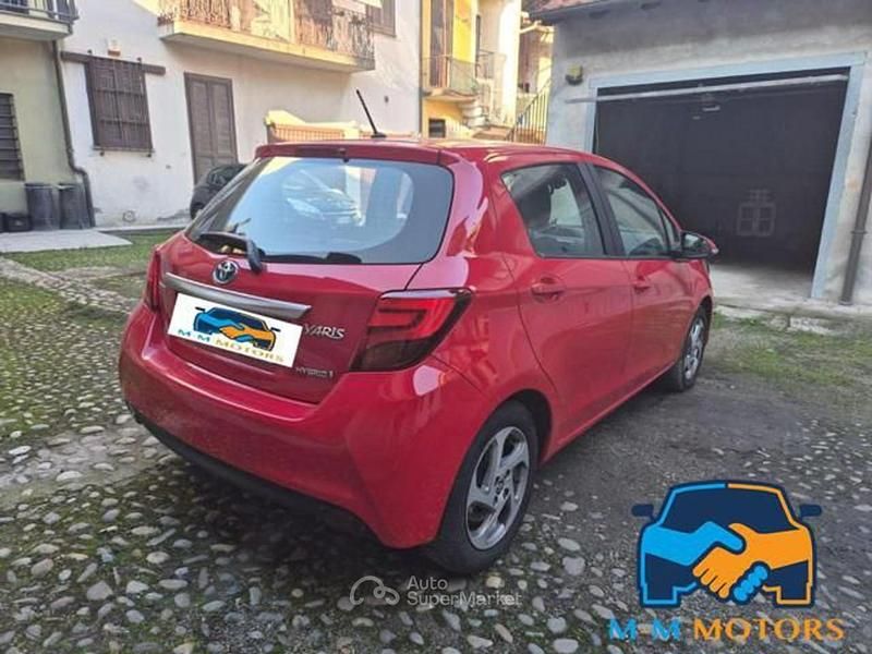 Usata Toyota Yaris Hybrid Active 73 CV (53 kW) 2016 Rosso Berlina