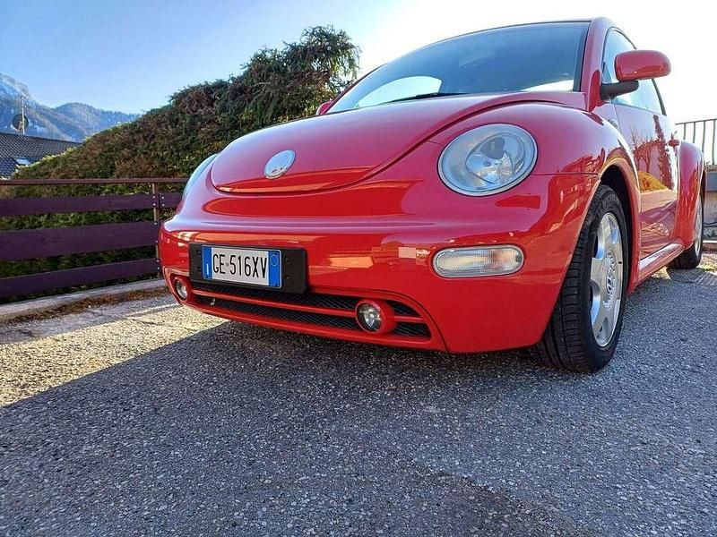 Usata VW New Beetle 150 CV (110 kW) 2000 Rosso Utilitaria