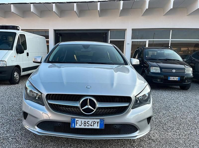 Usata Mercedes CLA180 Premium 109 CV (80 kW) 2017 Grigio Berlina