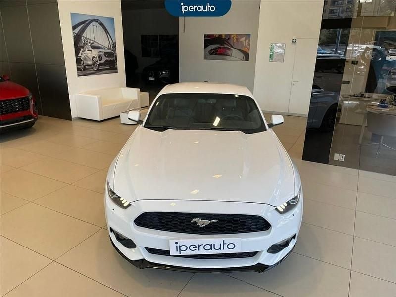 Usata Ford Mustang Fastback 308 CV (226 kW) 2017 Bianco Berlina