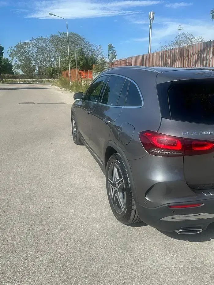 Usata Mercedes GLA200 AMG 150 CV (110 kW) 2021 Grigio SUV