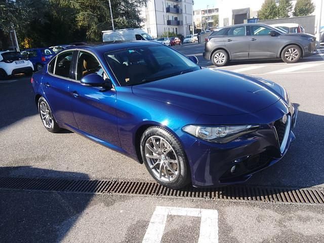 Usata Alfa Romeo Giulia Super 180 CV (132 kW) 2017 Blu Berlina