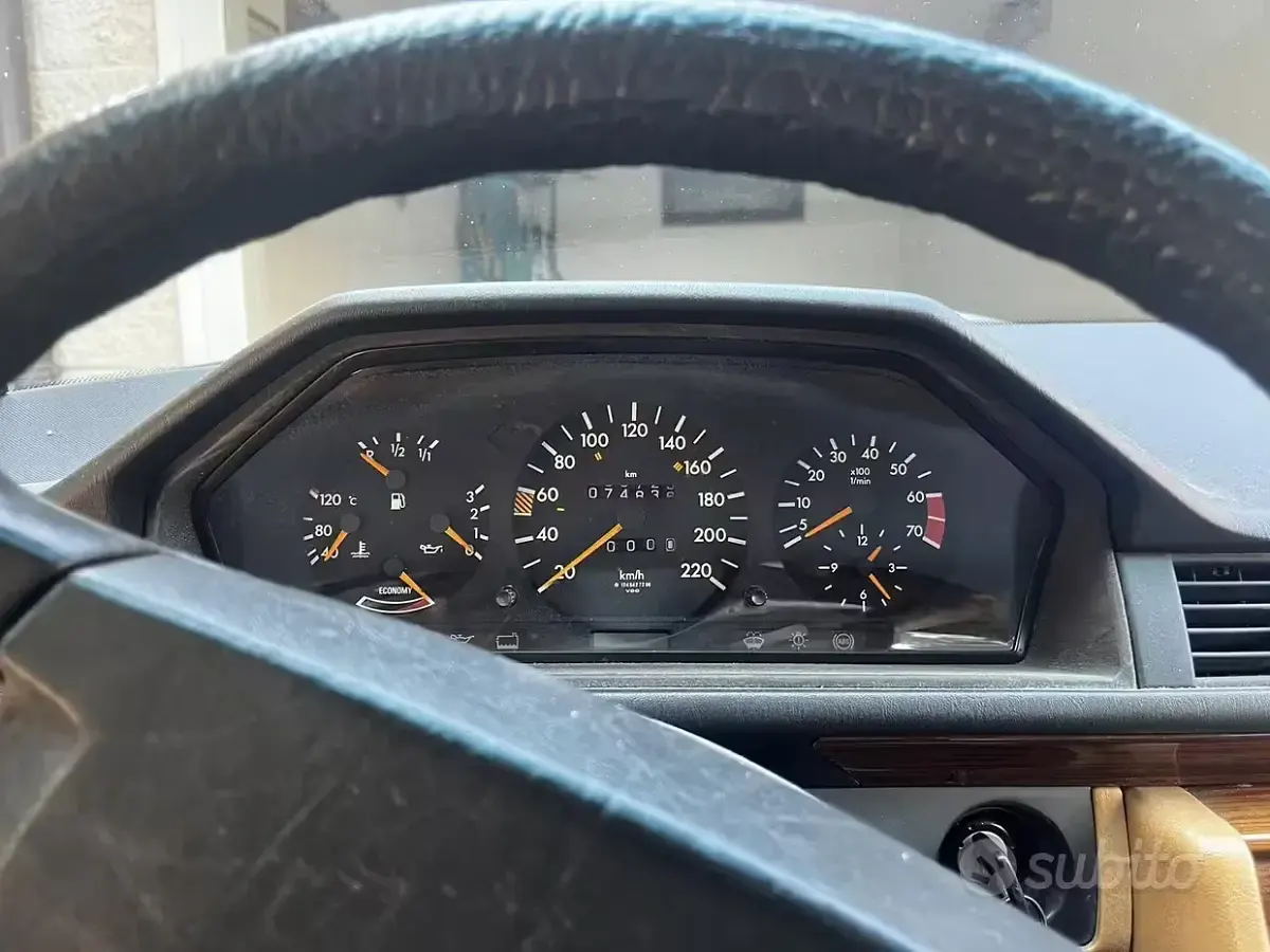 Usata Mercedes 200 1990 Nero Berlina