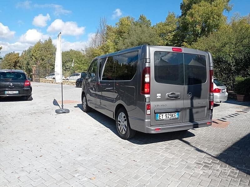 Usata Opel Vivaro S 120 CV (88 kW) 2015 Grigio Monovolume