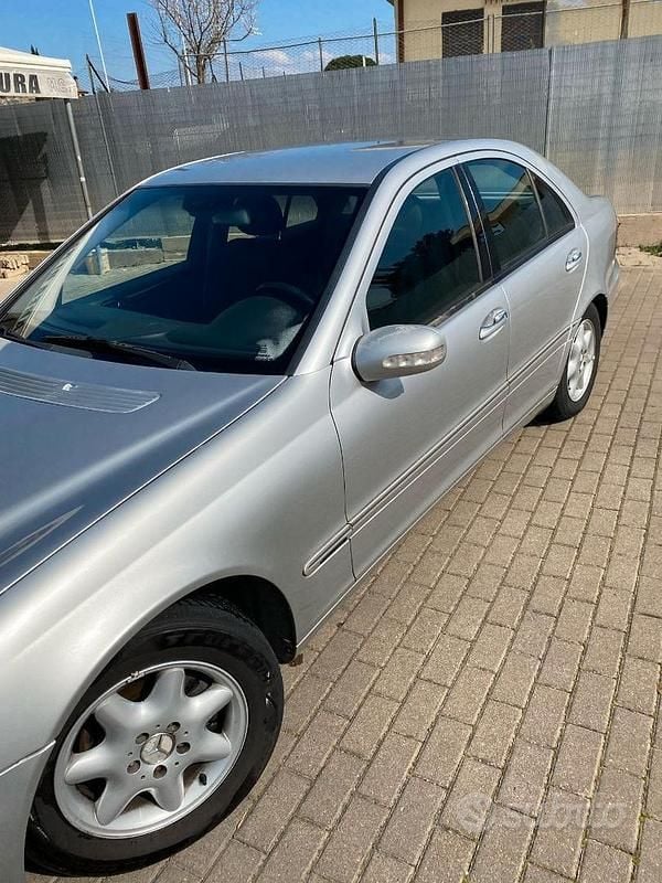Usata Mercedes C220 Elegance 95 CV (69 kW) 2002 Berlina