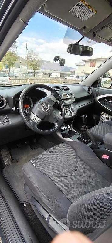 Usata Toyota RAV4 Luxury 177 CV (130 kW) 2006 Grigio SUV