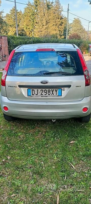Usata Ford Fiesta 2007 Grigio Utilitaria