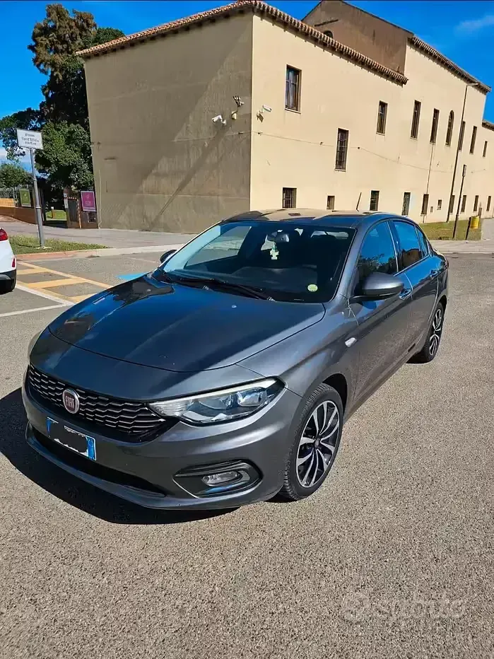 Usata Fiat Tipo 120 CV (88 kW) 2016 Grigio Berlina