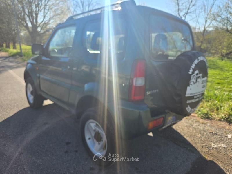 Usata Suzuki Jimny 84 CV (61 kW) 2011 Verde SUV