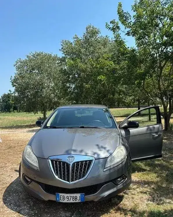 Usata Lancia Delta 120 CV (88 kW) 2010 Grigio Utilitaria