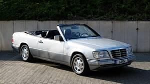 Usata Mercedes E320 220 CV (161 kW) 1997 Argento Cabrio