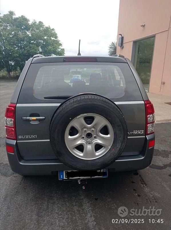 Usata Suzuki Grand Vitara 129 CV (94 kW) 2006 Grigio SUV