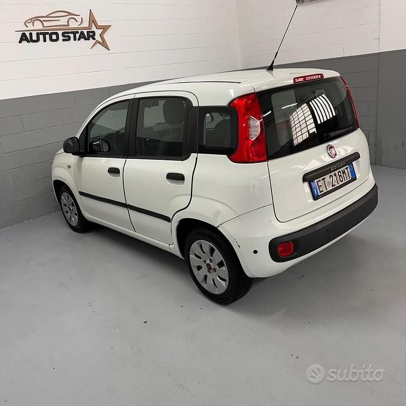 Usata Fiat Panda Lounge 69 CV (50 kW) 2013 Bianco Utilitaria