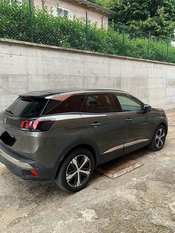 Usata Peugeot 3008 130 CV (95 kW) 2019 Verde SUV