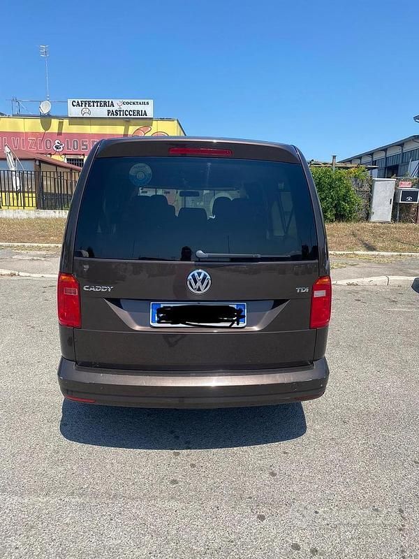 Usata VW Caddy 140 CV (102 kW) 2017 Marrone Monovolume