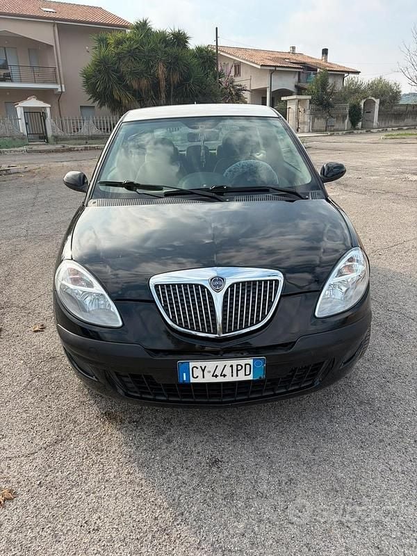 Nero Usata 2005 Lancia Ypsilon Due volumi | 2150 € (Buon prezzo) - Immagine 1/4